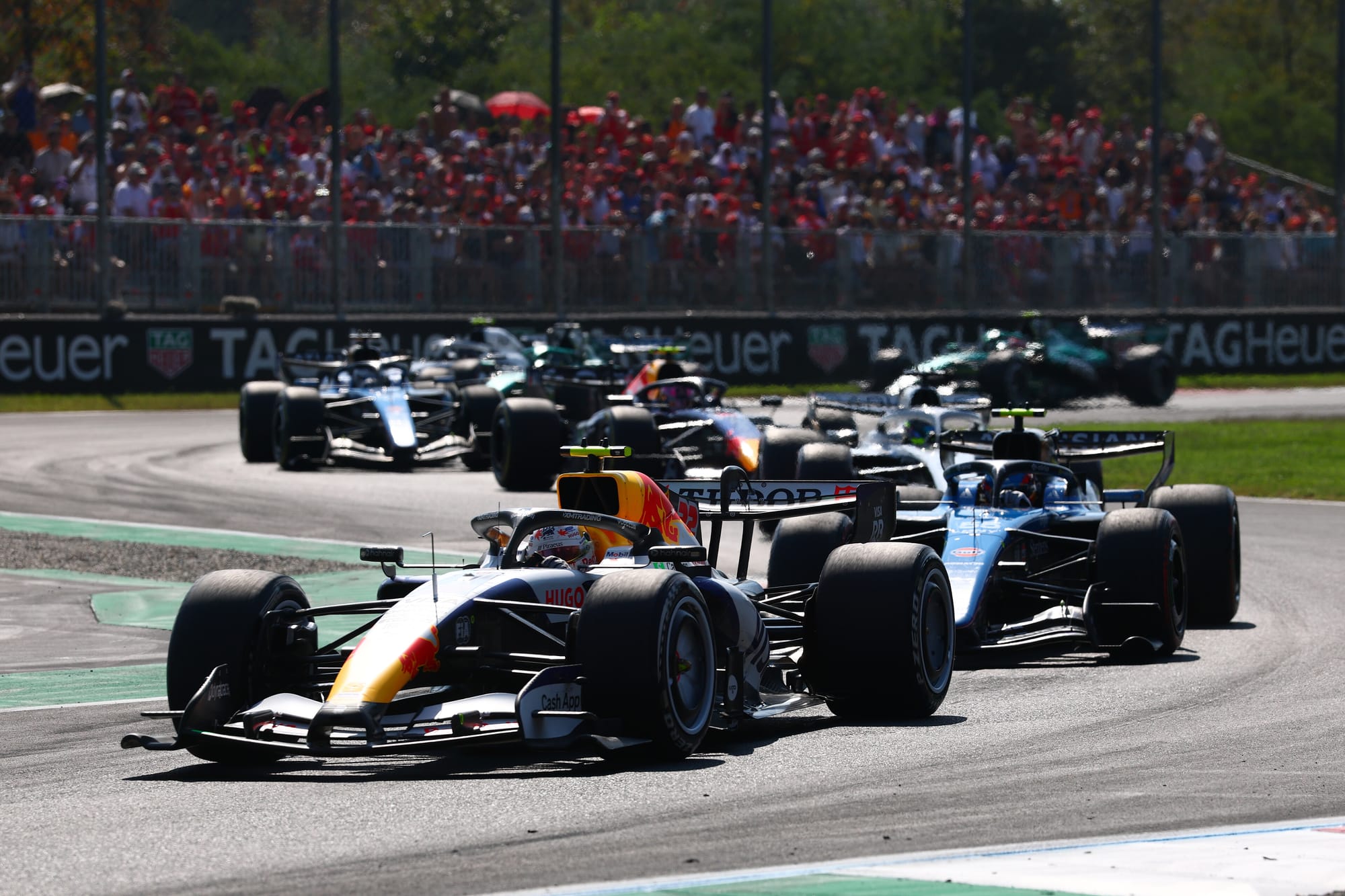 Tsunoda blanchi Ă Monza aprĂšs un tour de formation supplĂ©mentaire et une enquĂȘte de la FIA