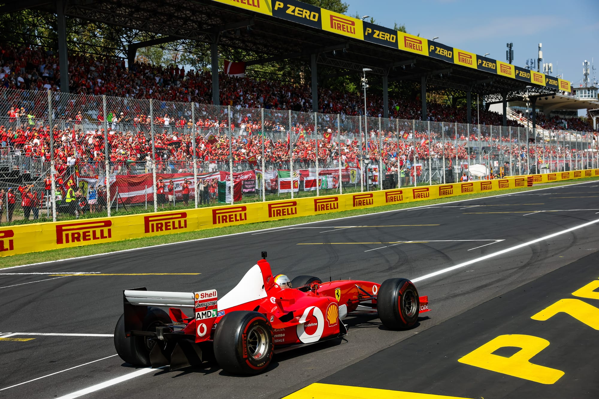 Vettel à Monza lors du roulage symbolique avec une monoplace historique