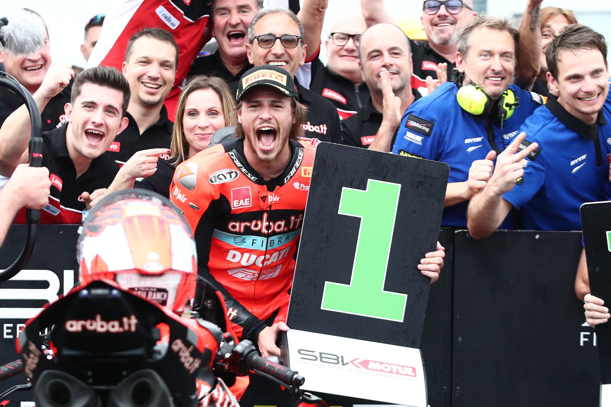 Bulega a pris le contrôle du WorldSBK après son titre en Supersport