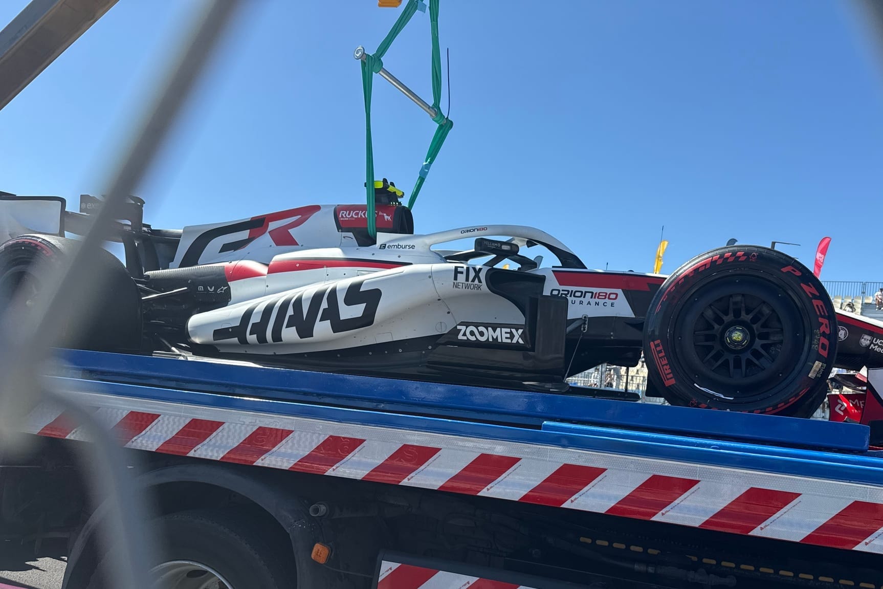 À quelques centimètres d’un crash de F1 : quand le fracas rattrape l’image