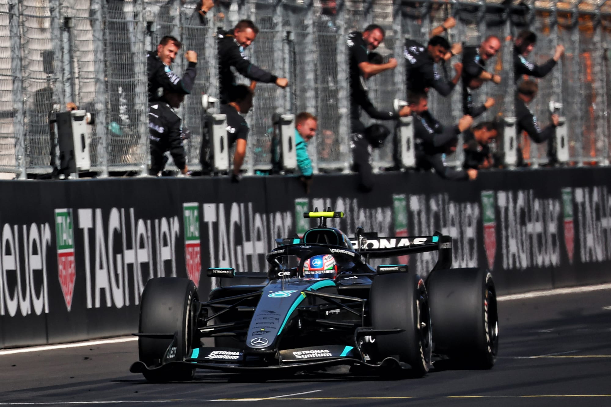 Antonelli triomphe à Madrid, Norris piégé par une VSC et Verstappen en colère