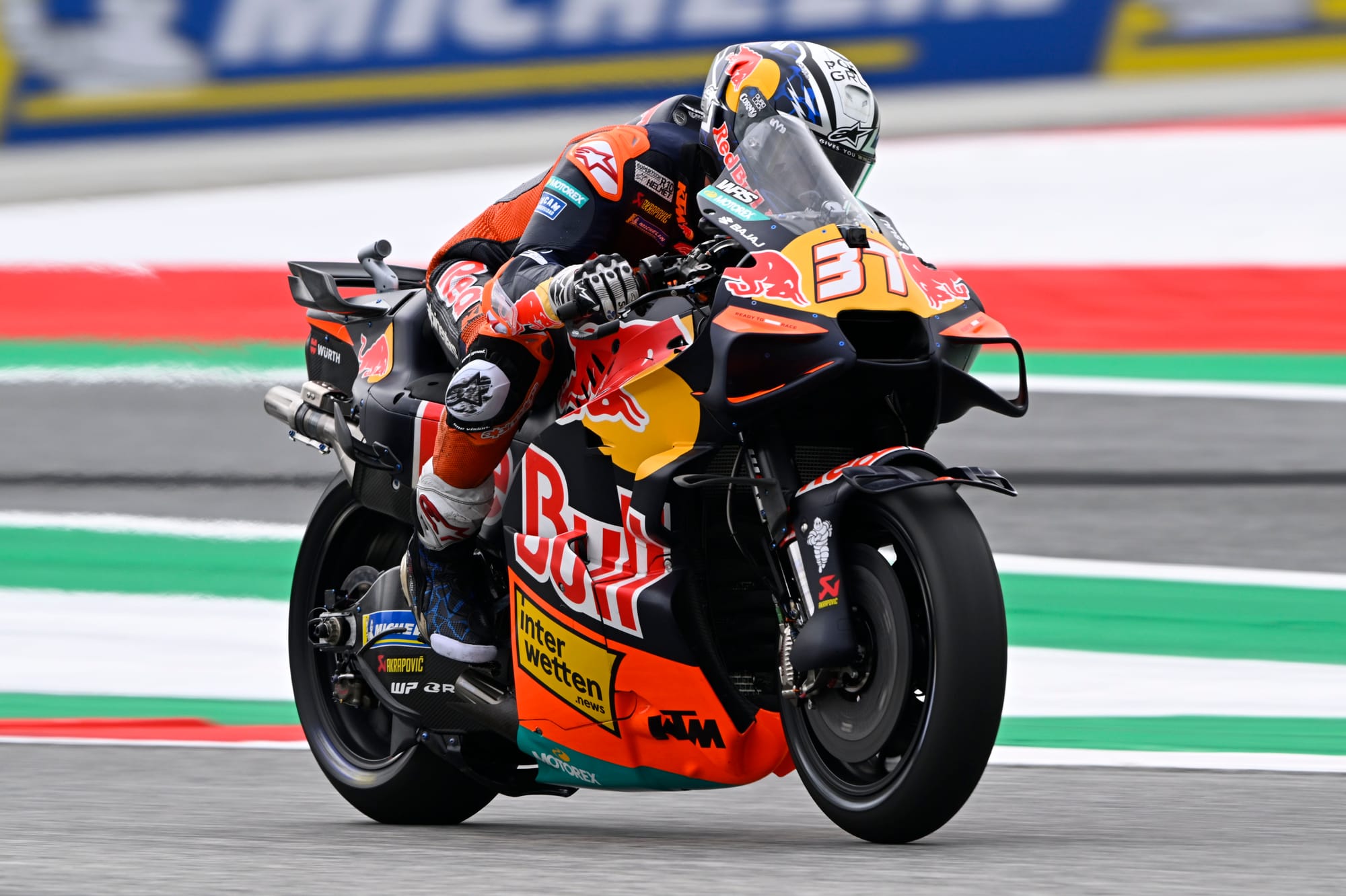 MotoGP Autriche : Acosta lance le week-end avec le meilleur temps, KTM signe le doublé d'entrée