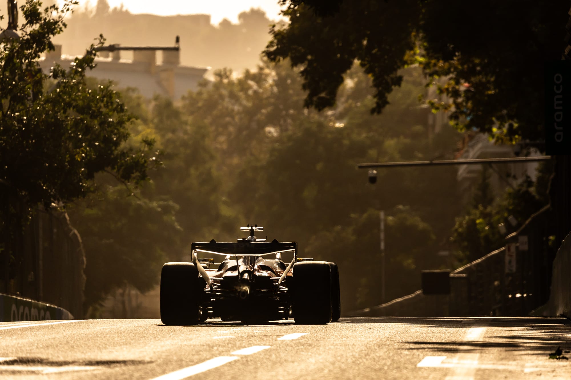 Bakou et les F1 2026 : la frayeur Hamilton-Lawson met en lumière un danger majeur