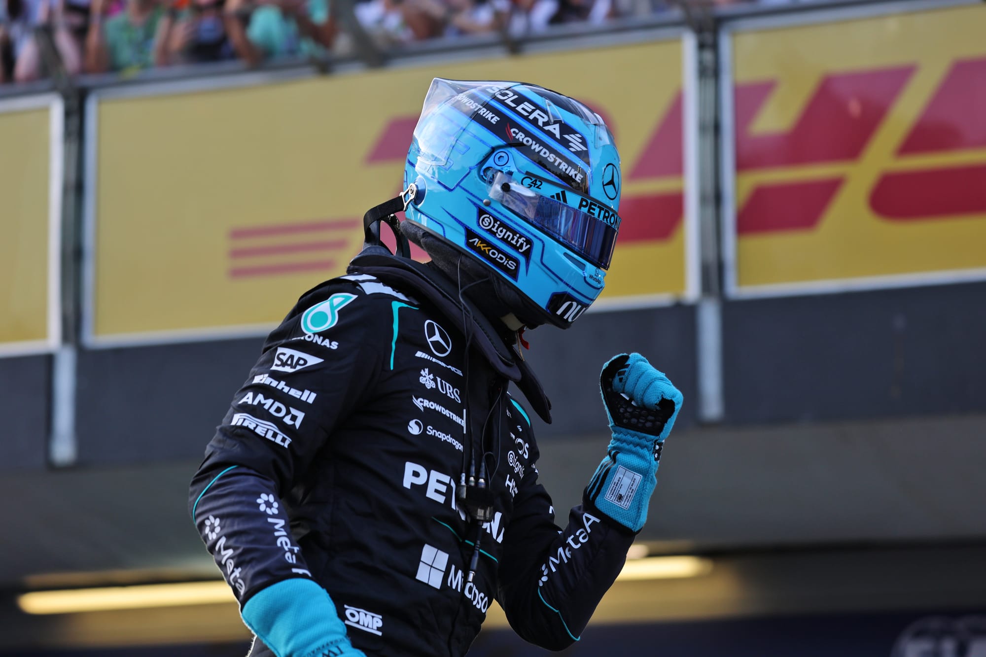 Russell signe une pole monumentale à Bakou, Antonelli part au mur en qualifications