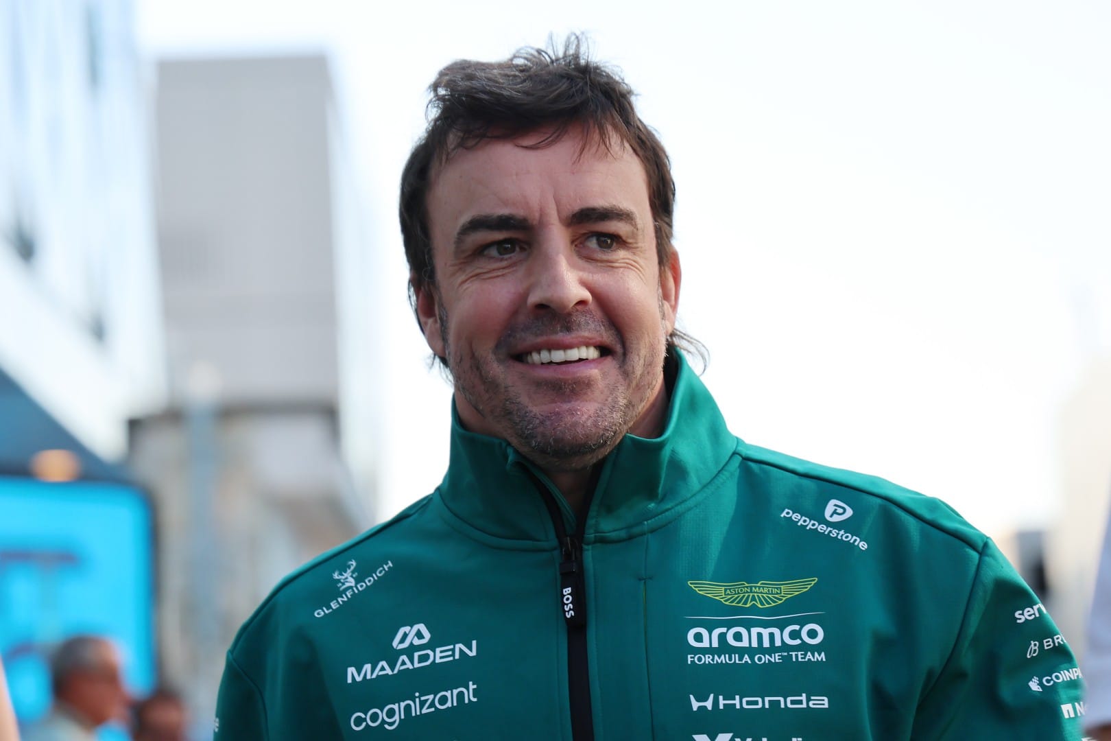 Fernando Alonso rempile : pari Aston Martin-Honda, défi moteur et quête d’un dernier grand fait d’armes