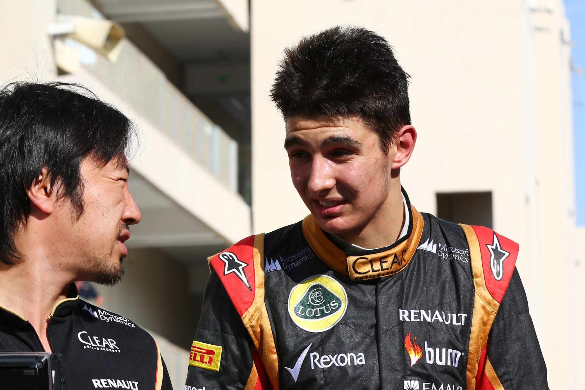 Ocon et Komatsu lors de la période Lotus : une relation censée fluidifier la collaboration