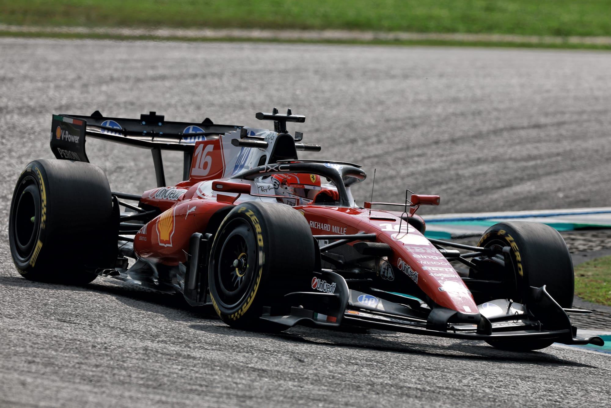 FP2 à Sepang : Leclerc devance Hadjar, Red Bull se plaint et la séance se termine sous VSC