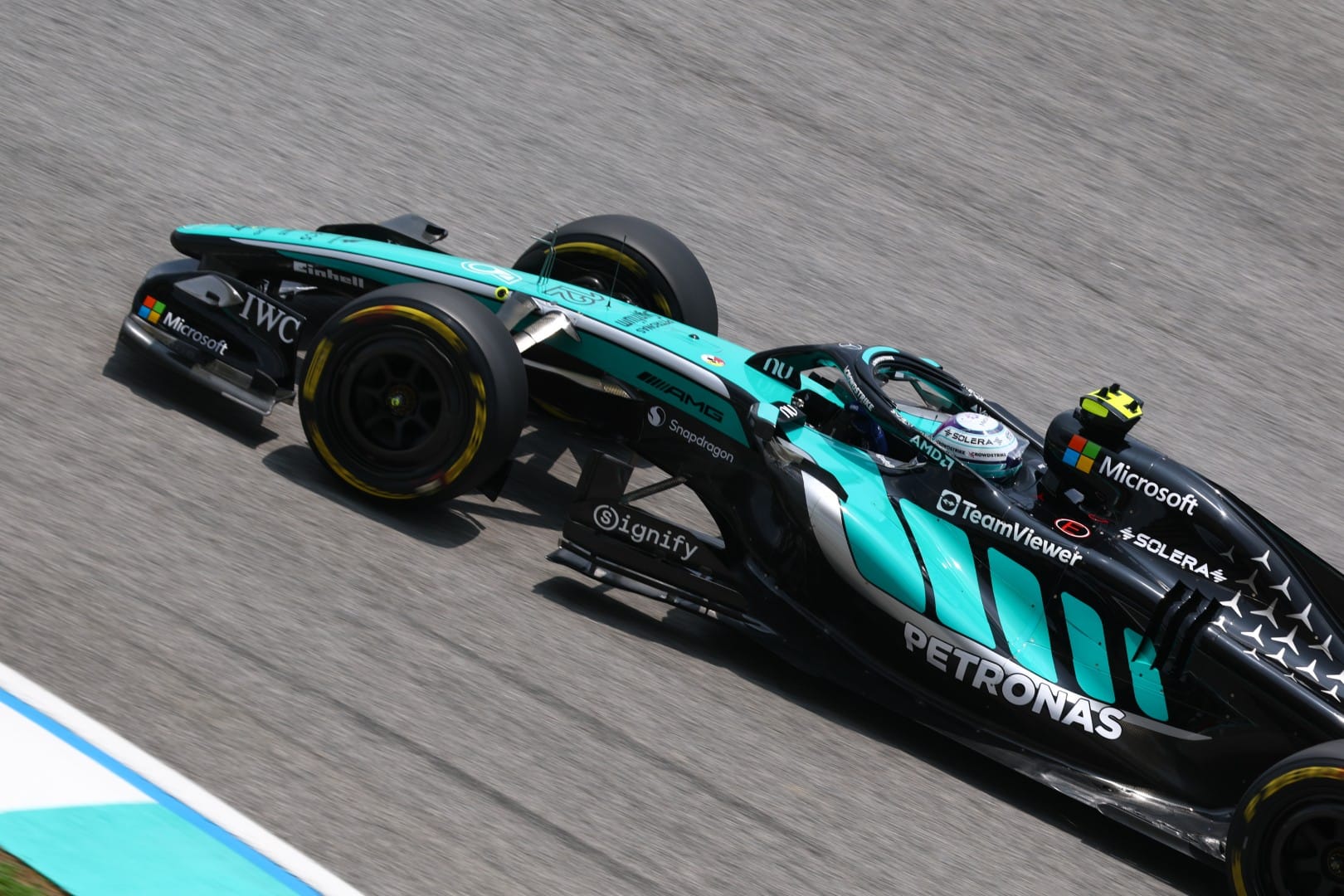 Mercedes renverse la tendance Ă Sepang, Antonelli en tĂŞte avant le Grand Prix