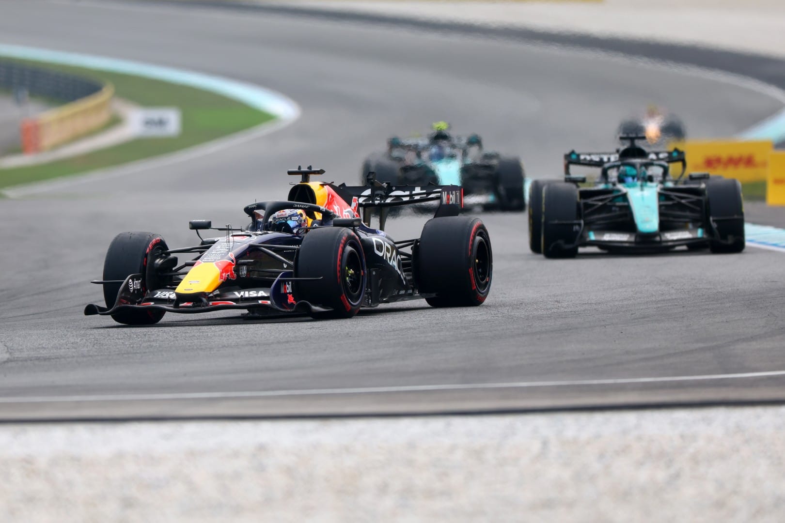 Verstappen s’impose en Malaisie au terme d’un Grand Prix chaotique et retardé par la pluie