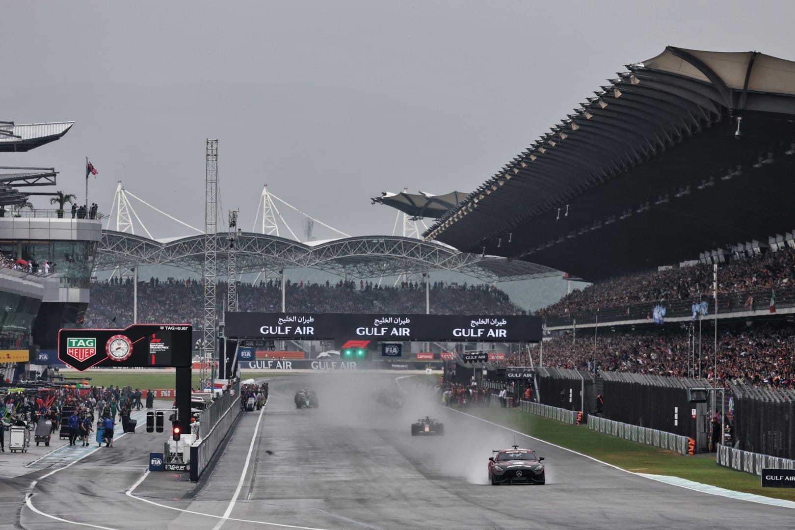 F1 : pluie, bug et départ interminable, les pilotes réclament une remise en question