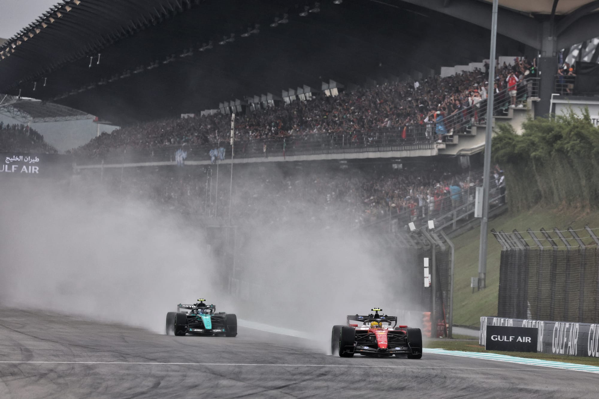 Bahrain en Malaisie : départ chaotique, victoire historique et débats brûlants en F1