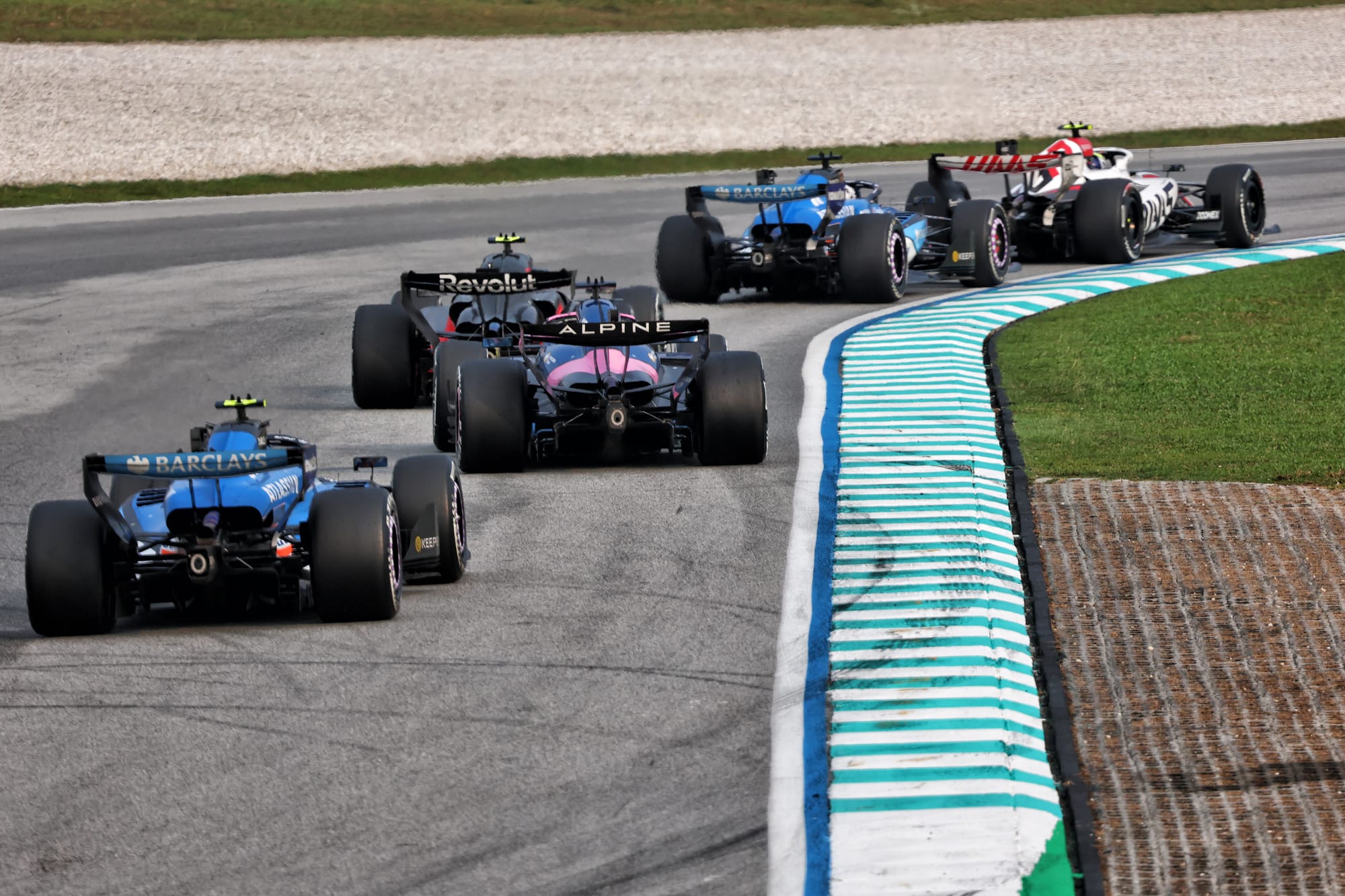 Sepang revient et bouscule la F1 2026 : pluie, moteur Red Bull et doutes chez Mercedes