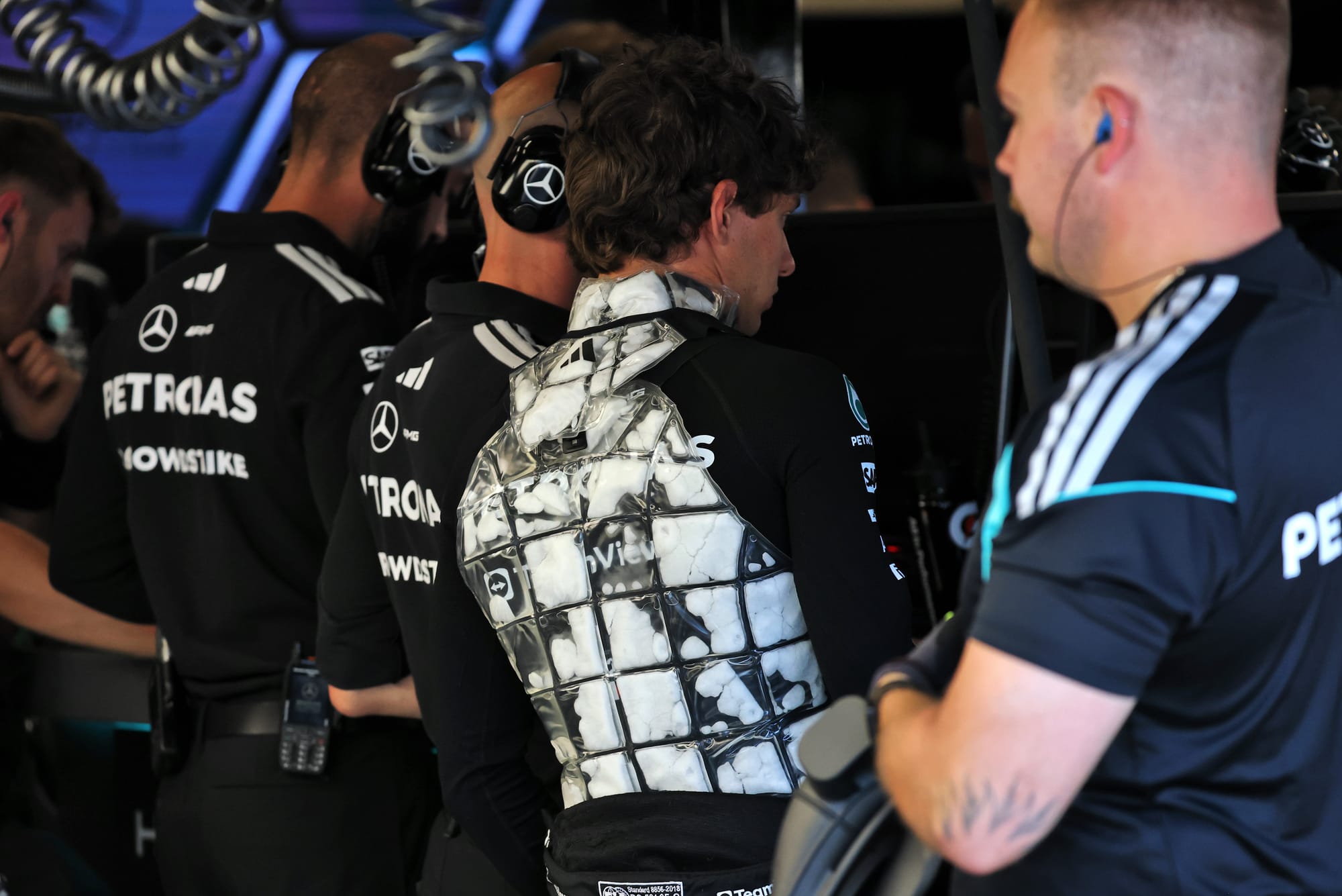 Le dilemme du gilet rafraîchissant en F1 : solution de refroidissement avant la course