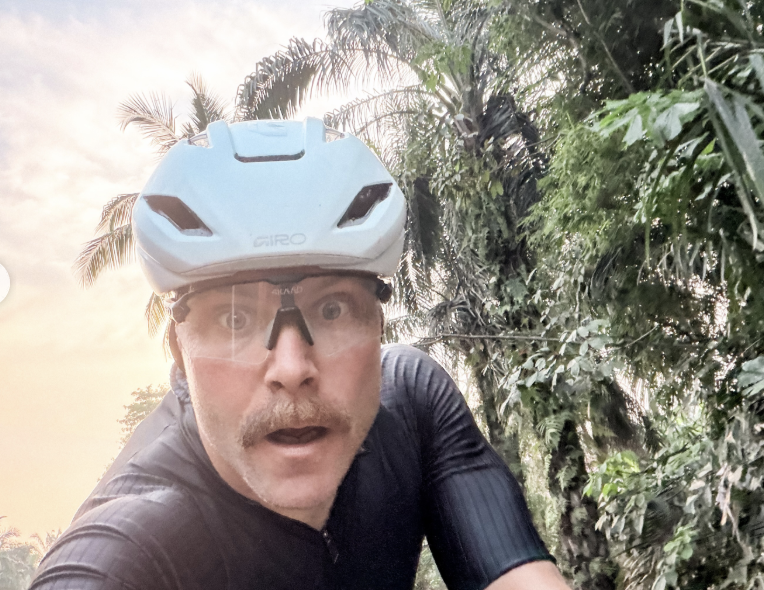 Bottas traverse la jungle à vélo pour rejoindre le Grand Prix de Singapour