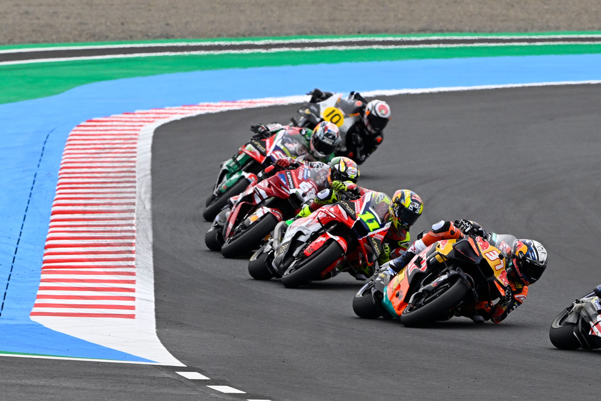 MotoGP 2027 : le nouveau format du week-end divise les pilotes