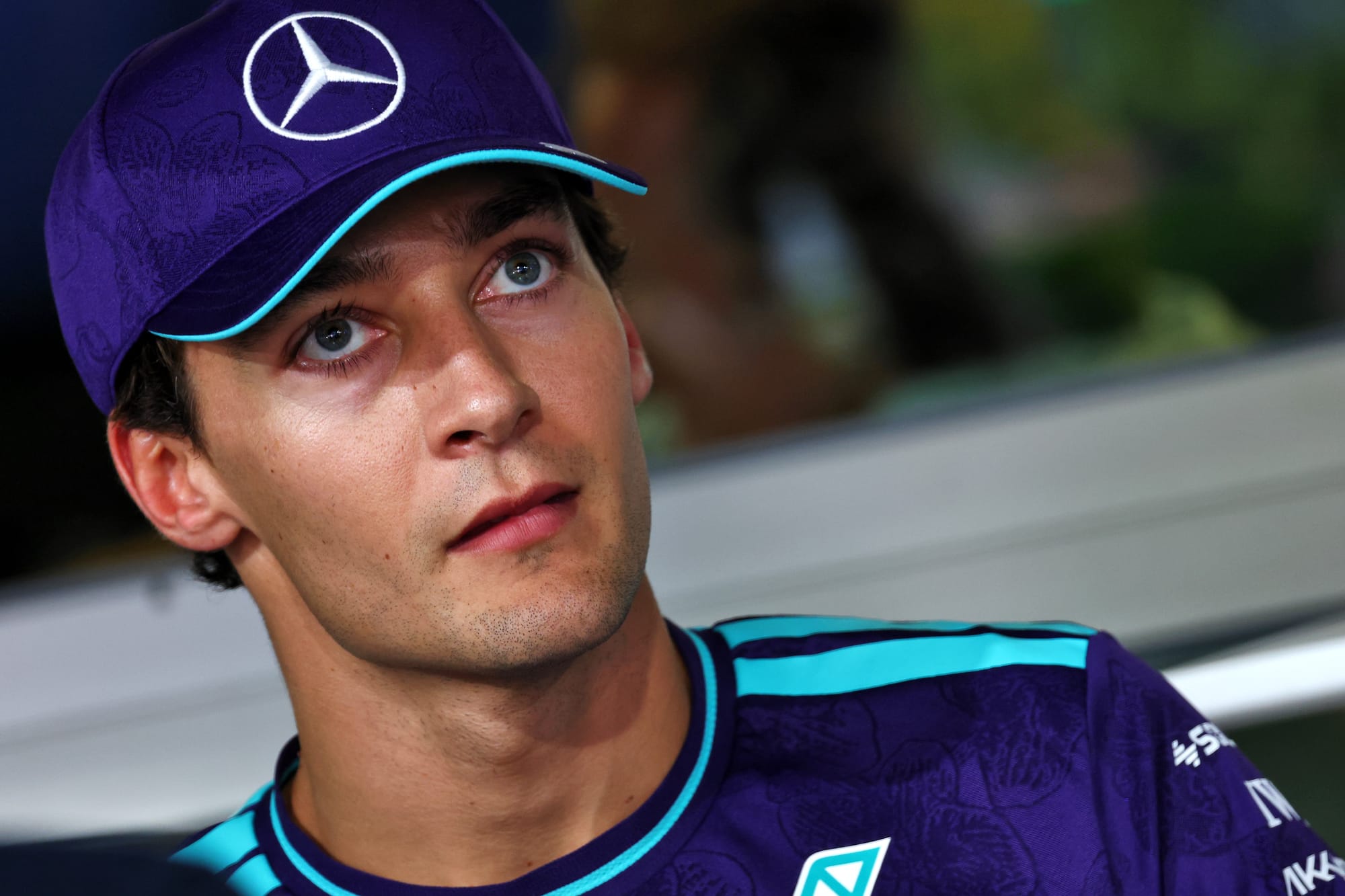 Russell revient à l’ancienne Mercedes à Singapour : un pari assumé malgré la pénalité moteur