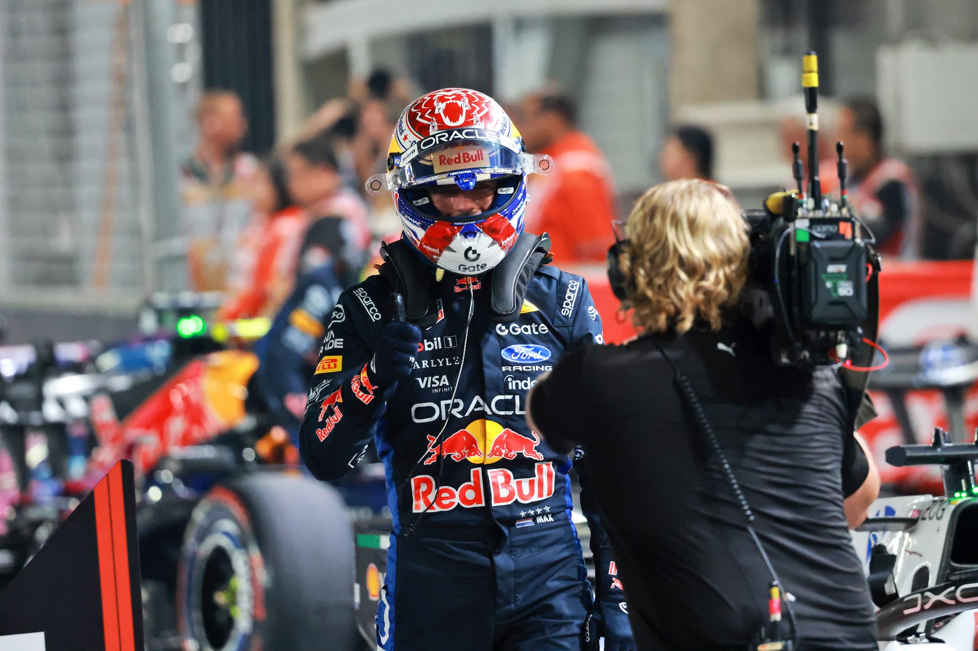 Verstappen conserve la pole du sprint à Singapour malgré un dépassement sous drapeaux jaunes