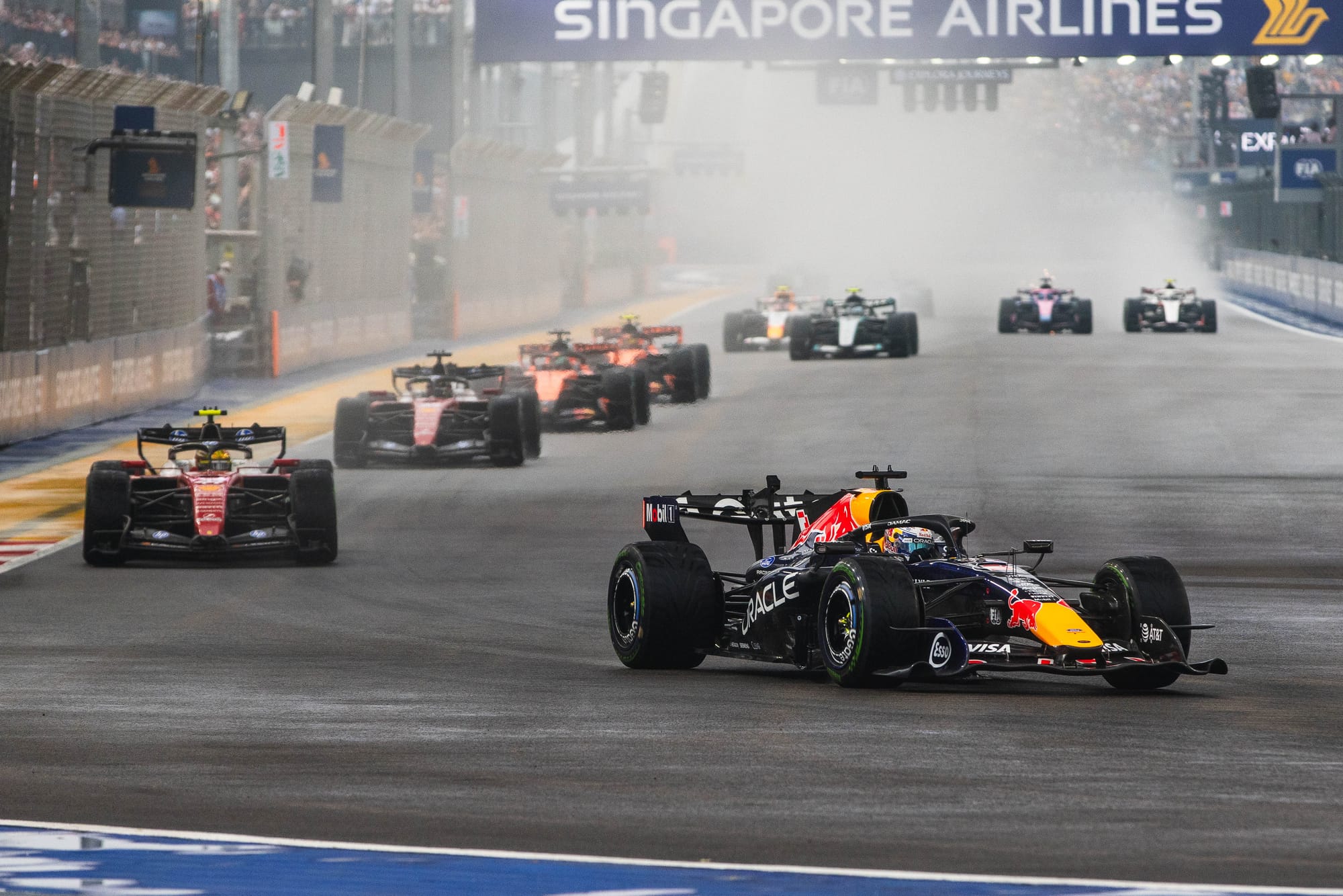 Grille de départ du GP de Singapour : Verstappen et Leclerc en première ligne, Russell lourdement pénalisé