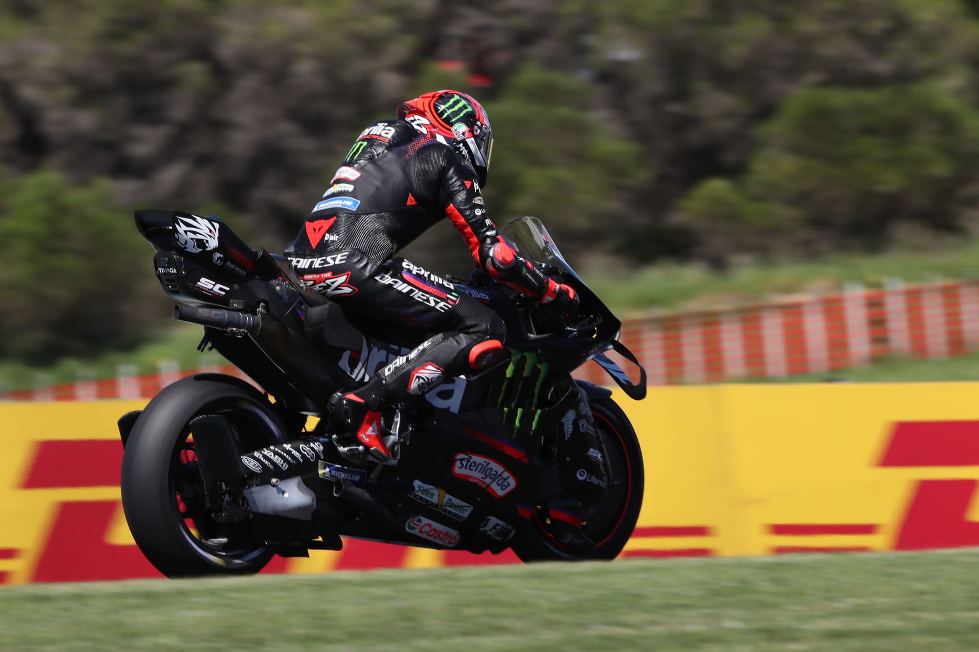 Bezzecchi accroche Alex Marquez, deux drapeaux rouges… et le meilleur temps à Phillip Island