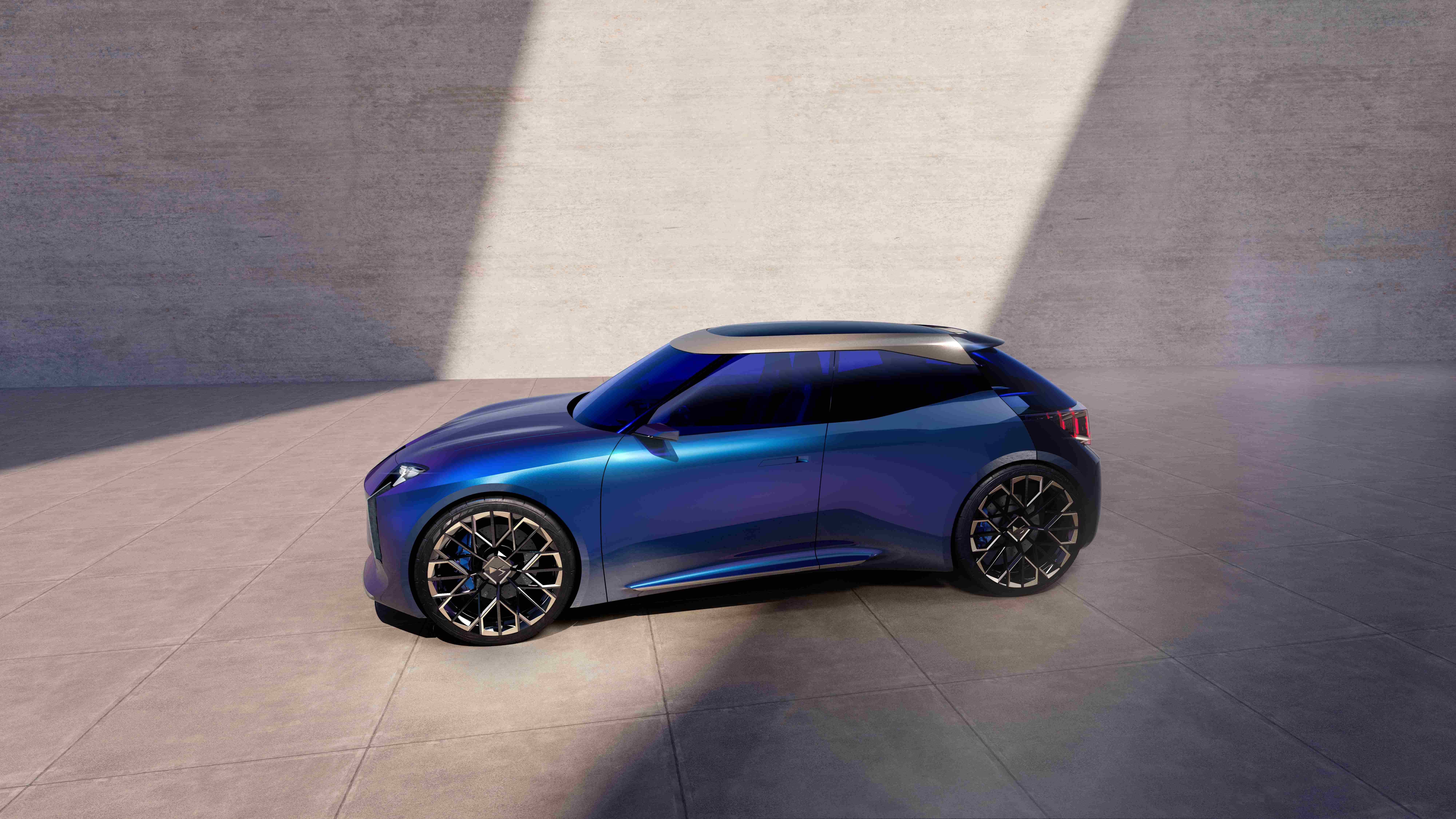 Profil latéral du concept-car compact DS F3VER