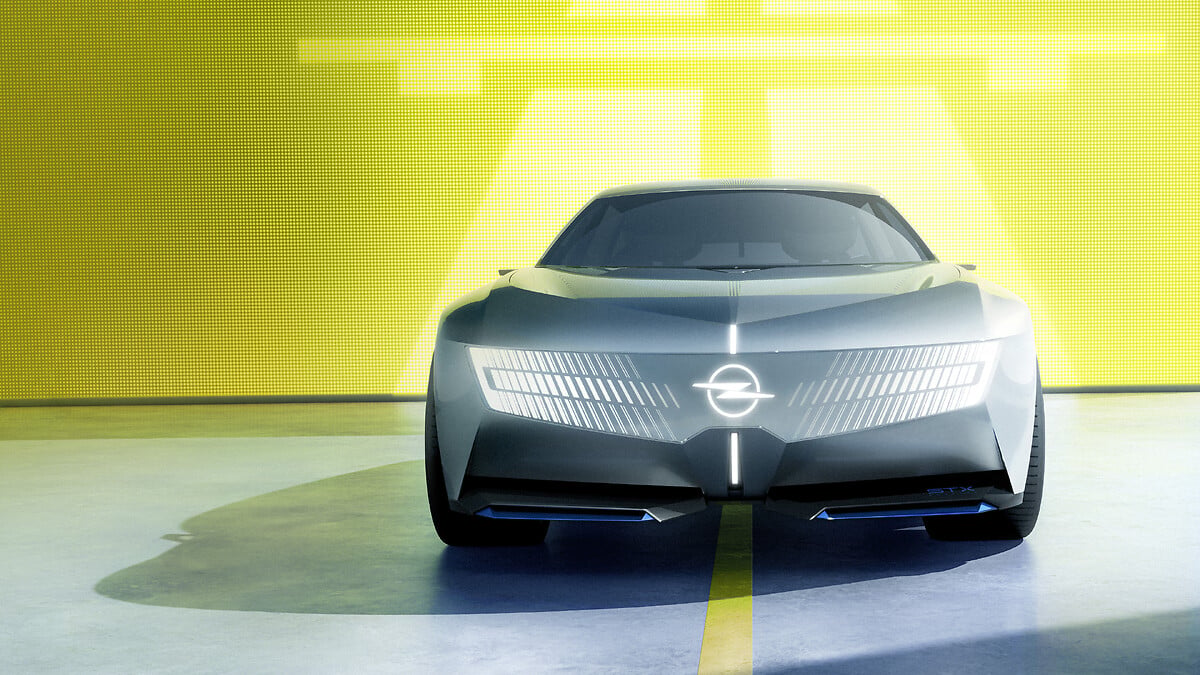 Vue de profil de l’Opel STX Concept