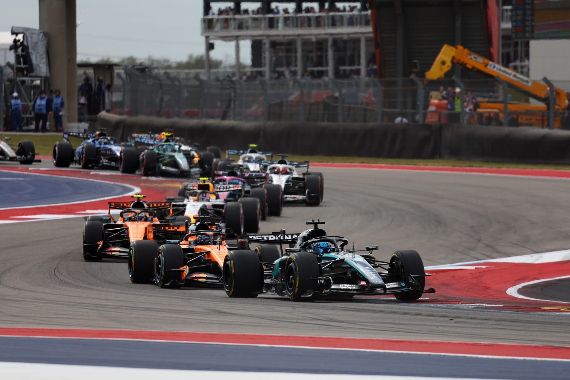 Russell déboussolé à Austin, Antonelli en patron : le grand écart chez Mercedes