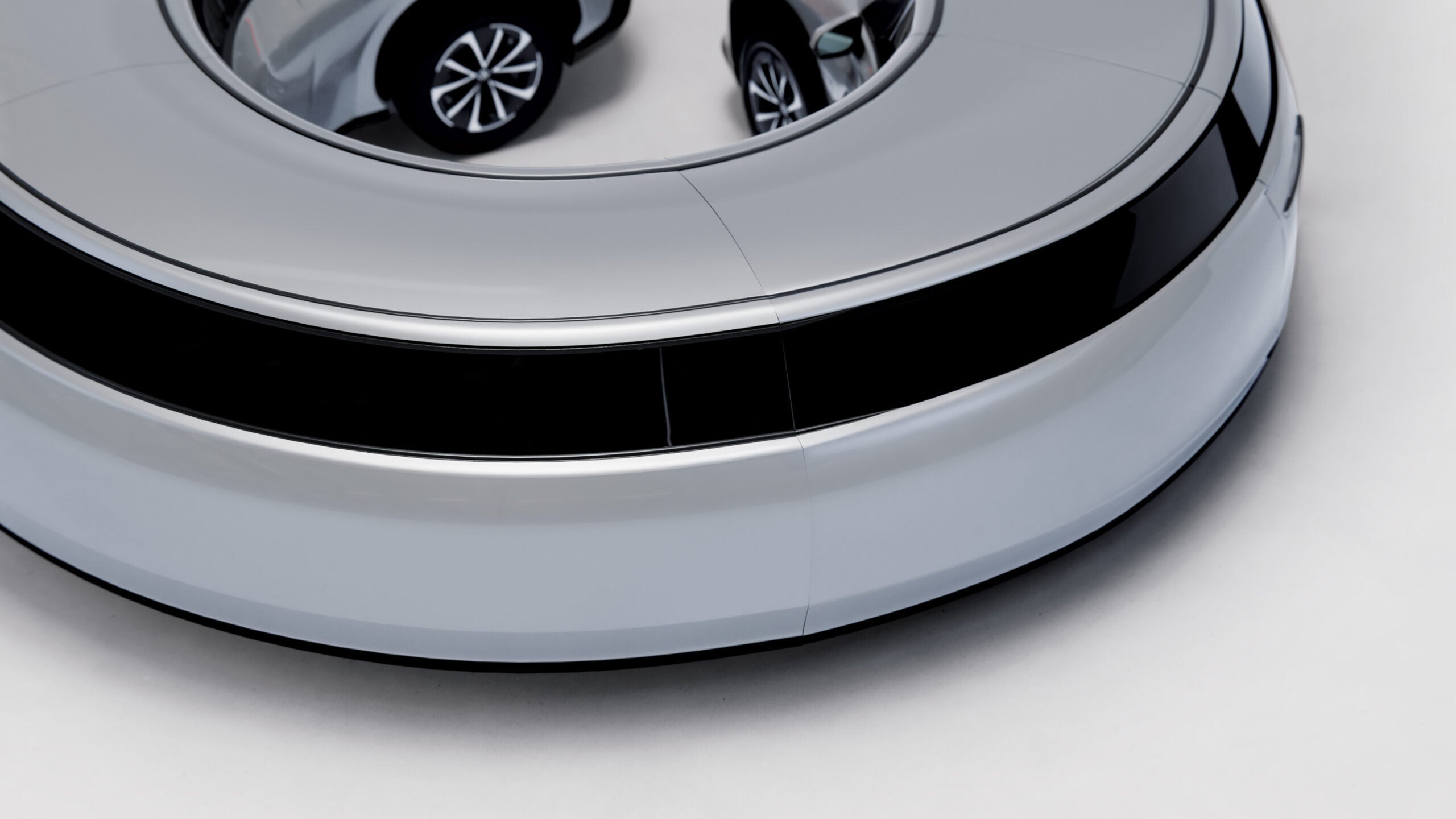 Détails sculpturaux de la Circle Car basée sur la Lexus RZ 450e
