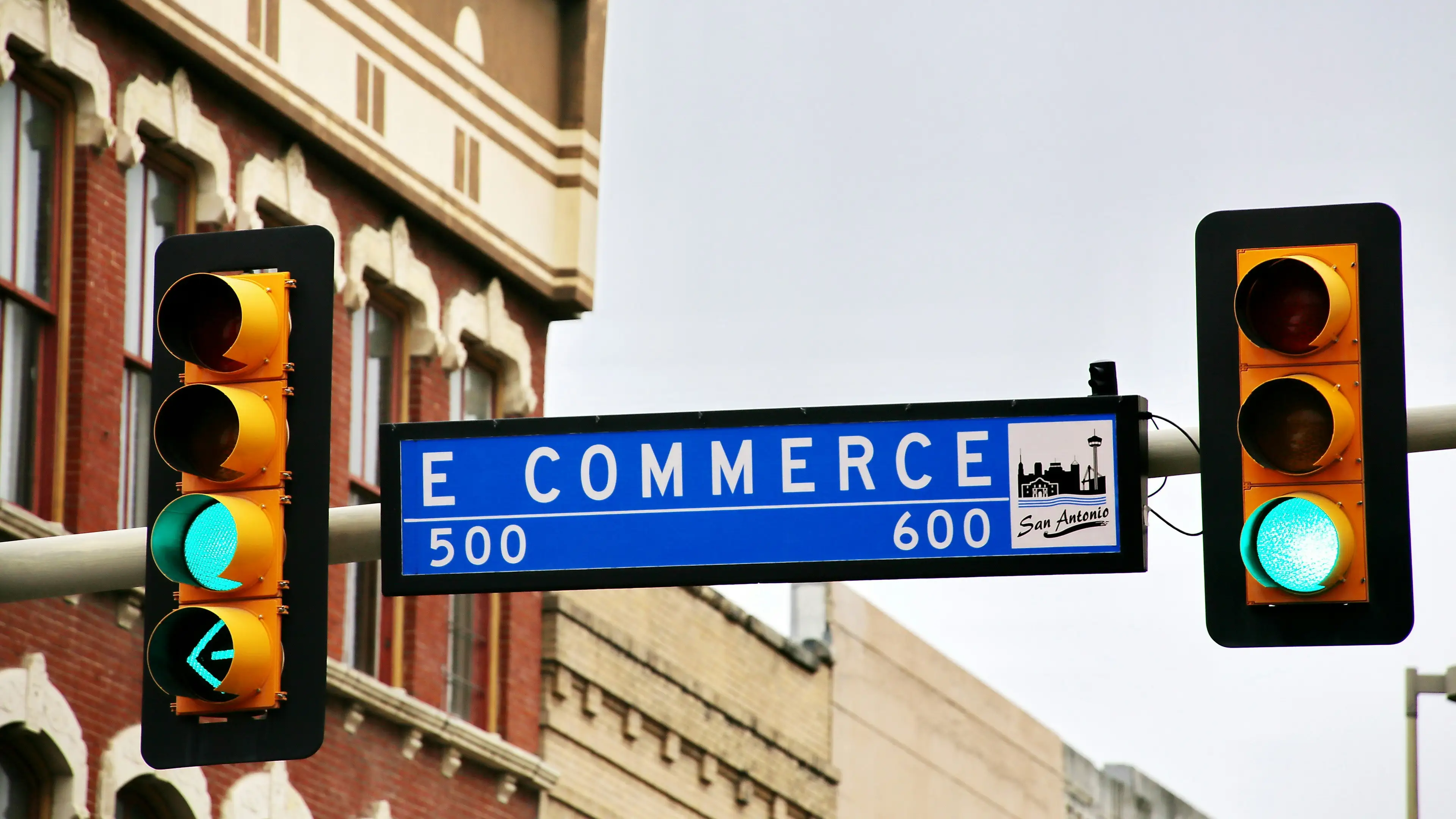 A street sign that says E Commerce 5000.