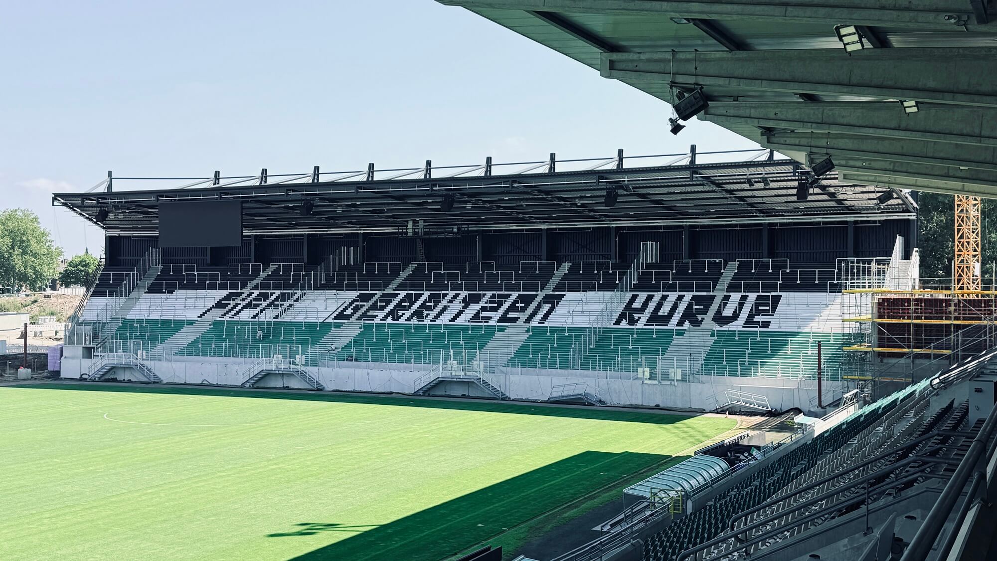 Ausdruck lebendiger Fankultur – Aus Osttribüne wird offiziell „Fiffi-Gerritzen-Kurve“