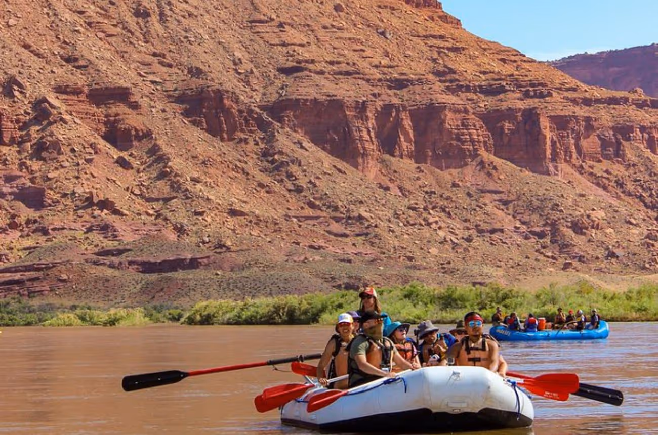 Spend your afternoon rafting down the Colorado River in the Moab area on this exciting excursion, taking in desert landscapes as you navigate rapids and paddle through red rock canyons, Castle Valley, and Fisher Towers.