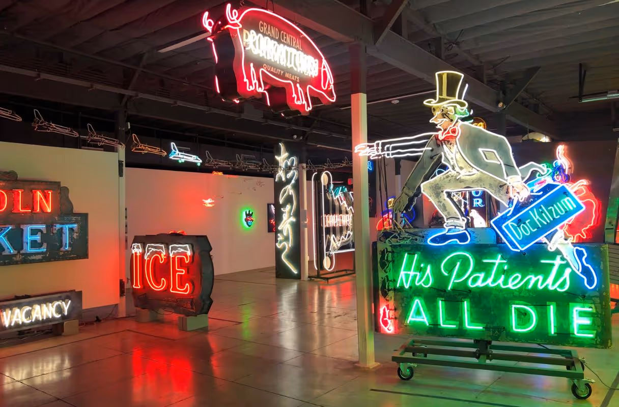 Museum of Neon Art