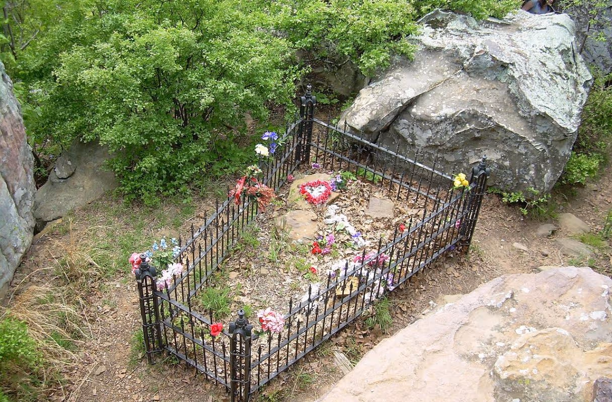 Petit Jean Gravesite