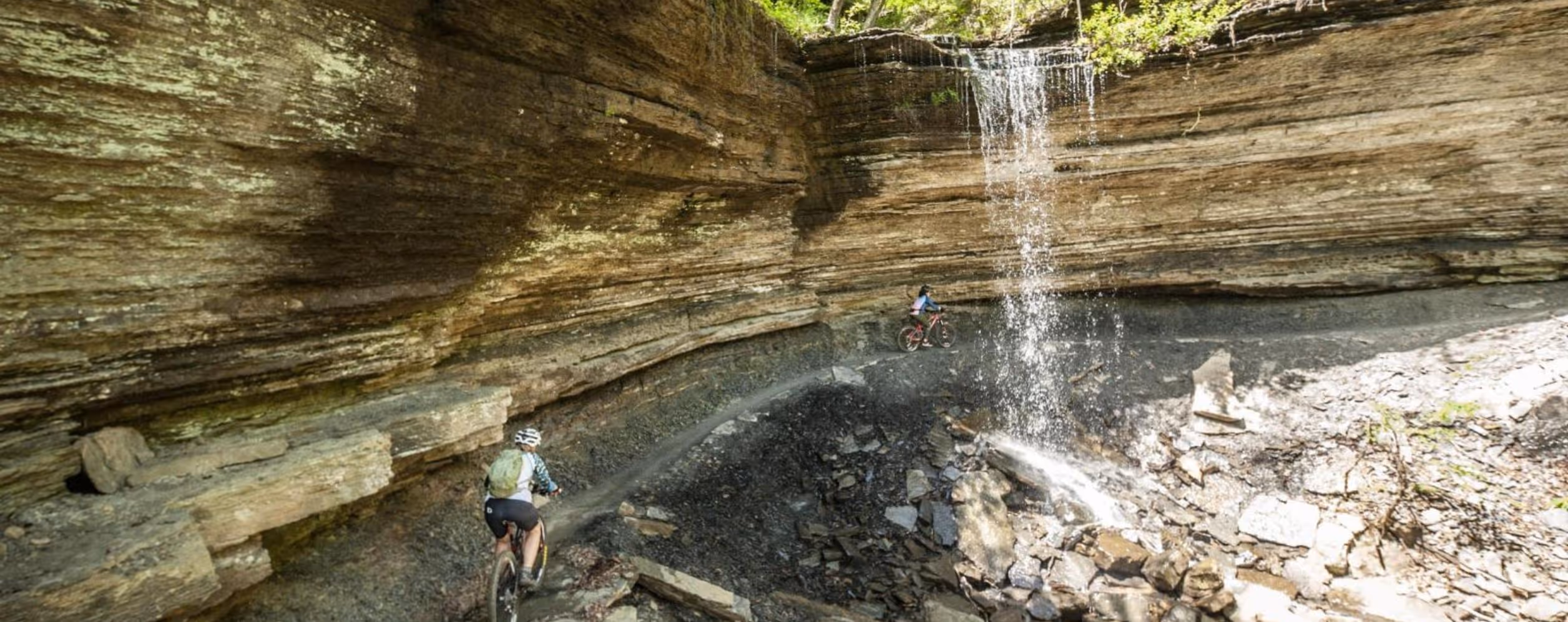 Devil's Den Trail