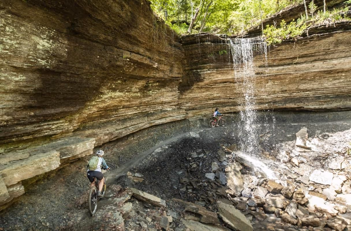 Devil's Den Trail