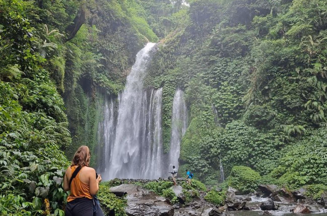 Design your ideal full-day adventure in Lombok with a private driver-guide—choose from waterfalls, beaches, cultural villages, temples, and scenic spots.