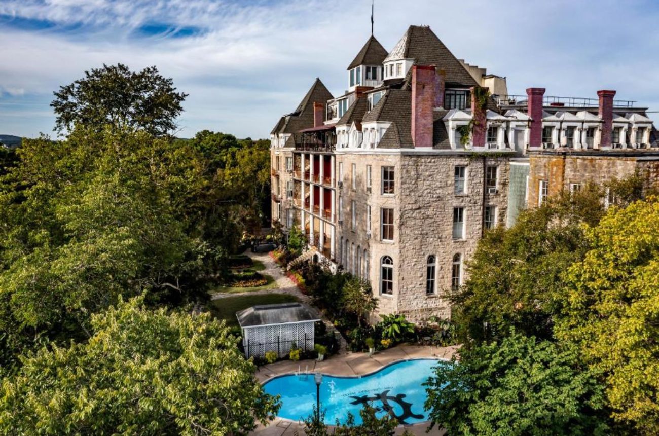 1886 Crescent Hotel & Spa