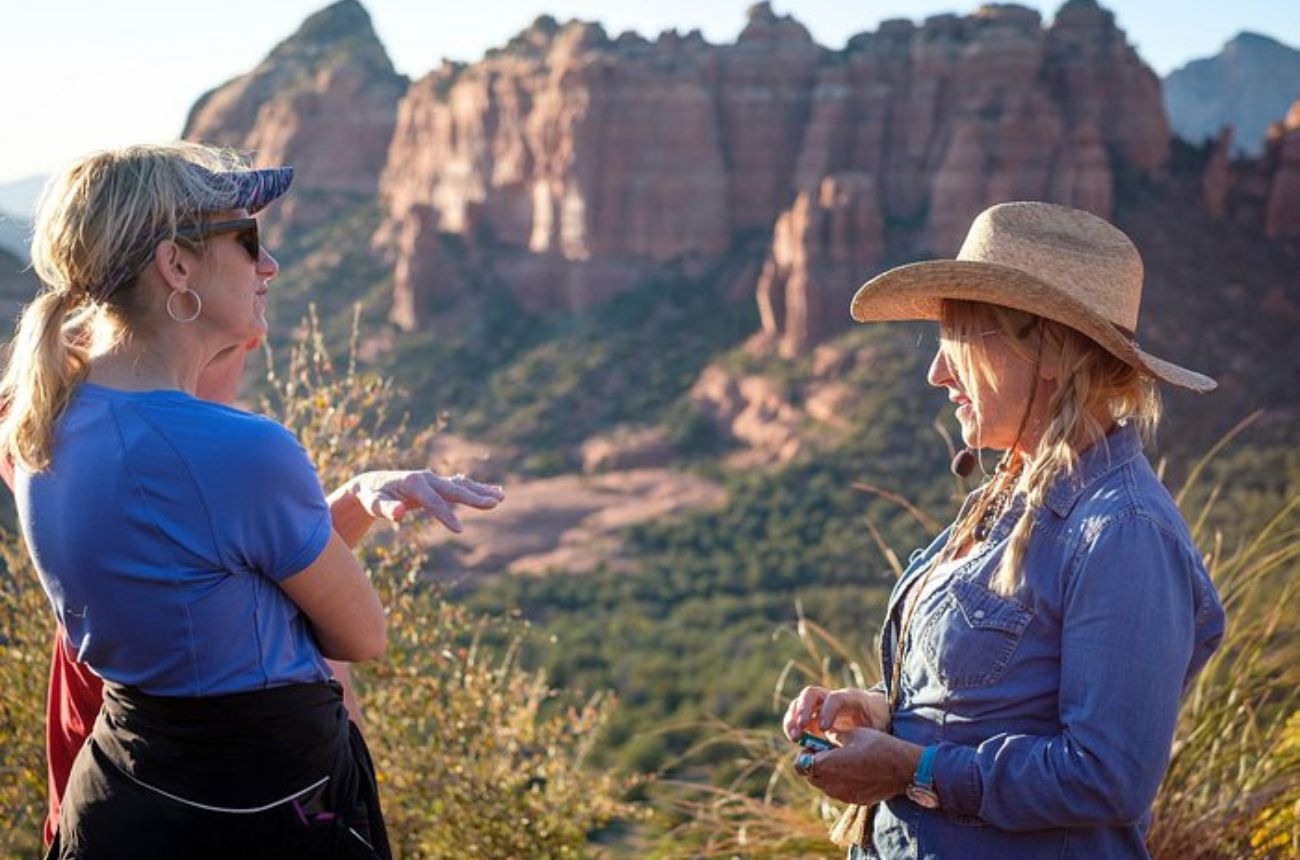 Experience a personalized off-road adventure to the Mogollon Rim with expert guides, offering breathtaking views of Sedona and Oak Creek Canyon, flexible scheduling, and all-inclusive pricing.