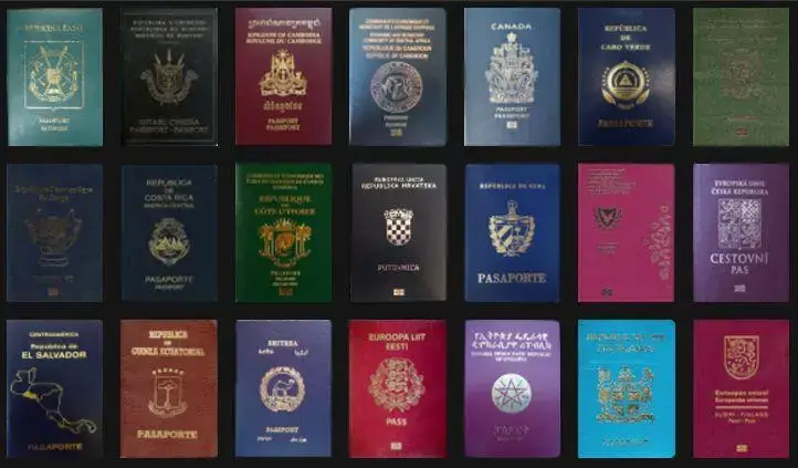 Proprietario straniero davanti a una casa in Italia