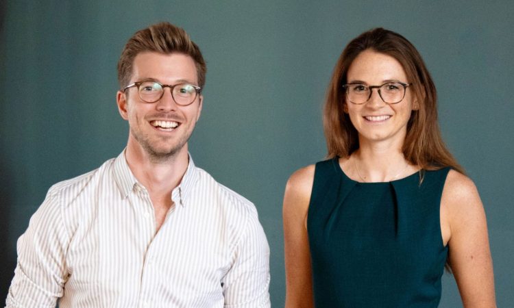 Lotaro deliberately focuses on a highly personalized approach to cold calling. Each contact was individually reviewed and prepared—a qualitative approach that was hardly scalable in operational terms, however, requiring around ten minutes of effort per lead. At the same time, the multi-channel strategy comprising LinkedIn, email, and telephone was run using several unconnected tools, which caused additional coordination effort. With Venta AI, Lotaro was able to automate personalized messaging for the first time with AI support and implement it in a scalable way. Individually prepared messages are now generated automatically, checked manually, and played out across channels – fully integrated into the HubSpot CRM. LinkedIn, email, and telephone are interlinked in a central workflow. The result: a 15% response rate, average cost per lead of around €150, and a time saving of around 90% compared to the manual process.