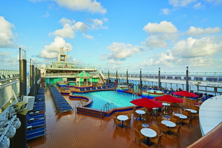 Norwegian Pearl - Pool Deck
