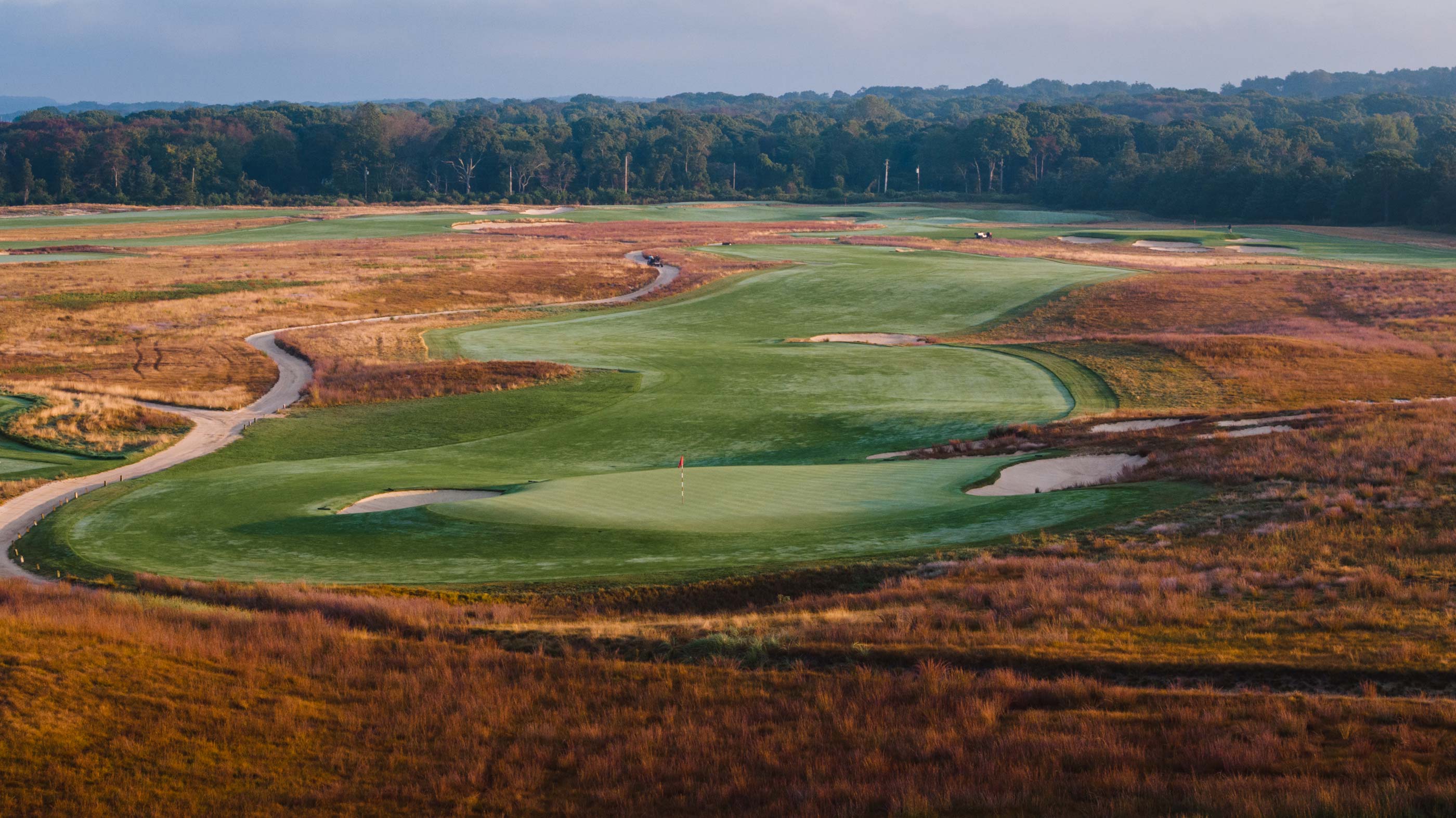 Behind the 16th green at Shinnecock Hills (Fried Egg Golf)
