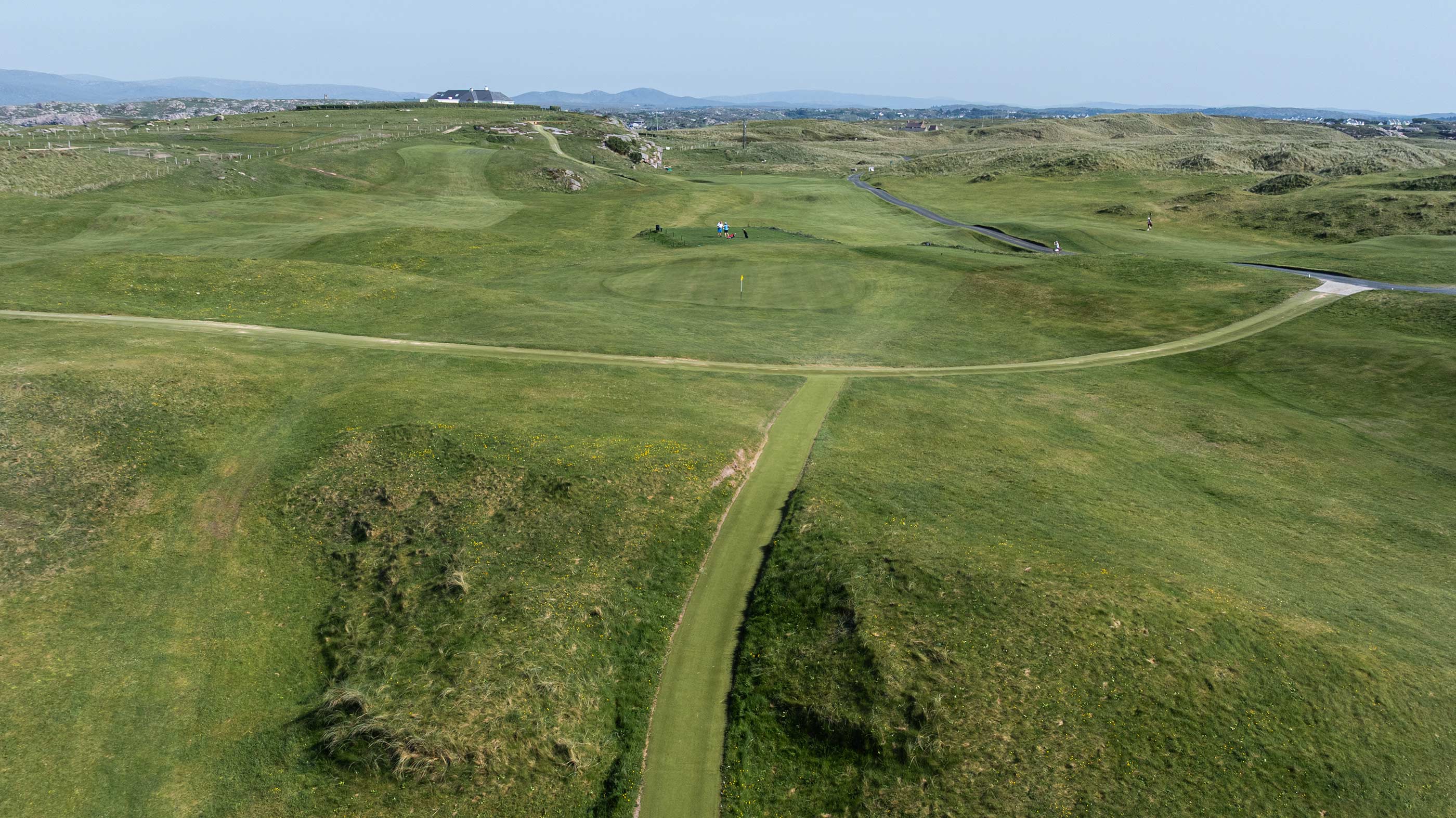 Approach to the eighth green at Cruit Island (Fried Egg Golf)