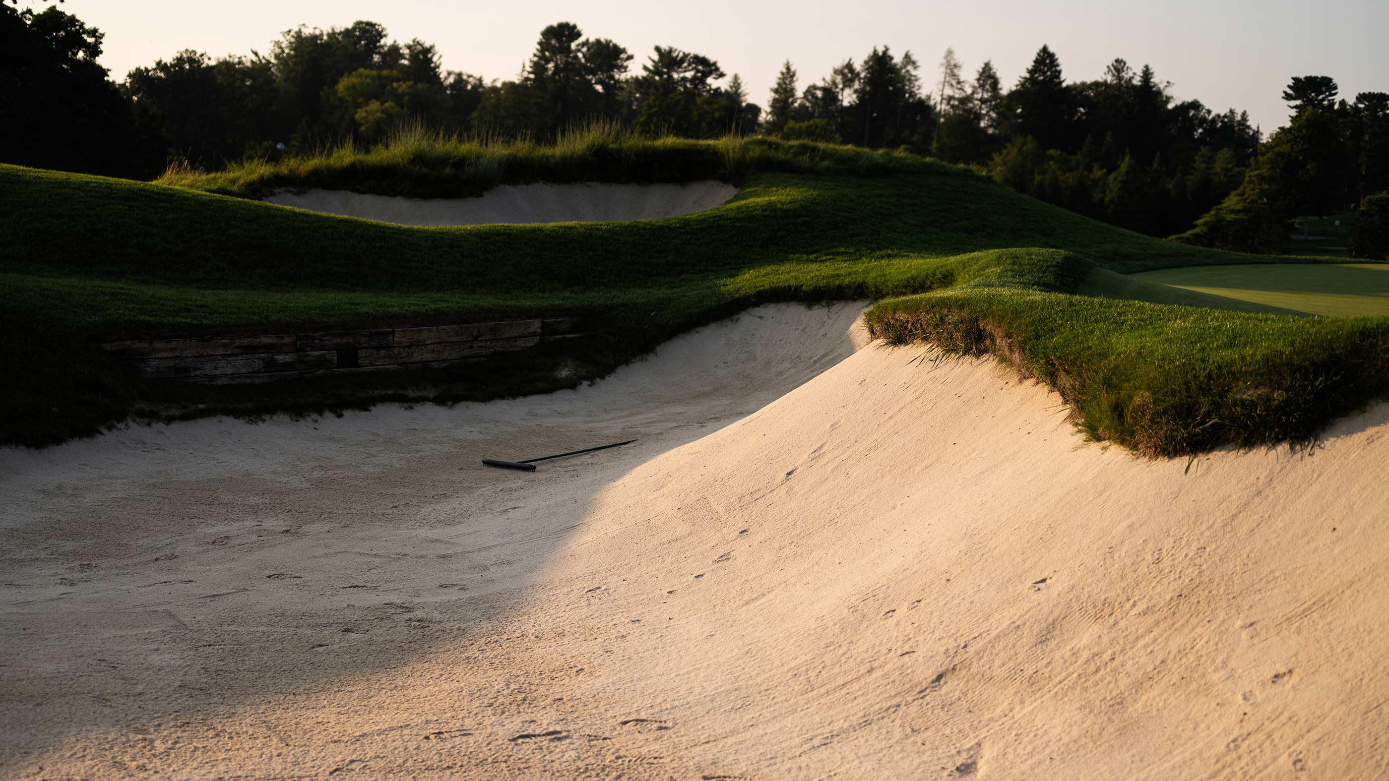 Greenside bunker on the eighth hole at Merion East (Fried Egg Golf)