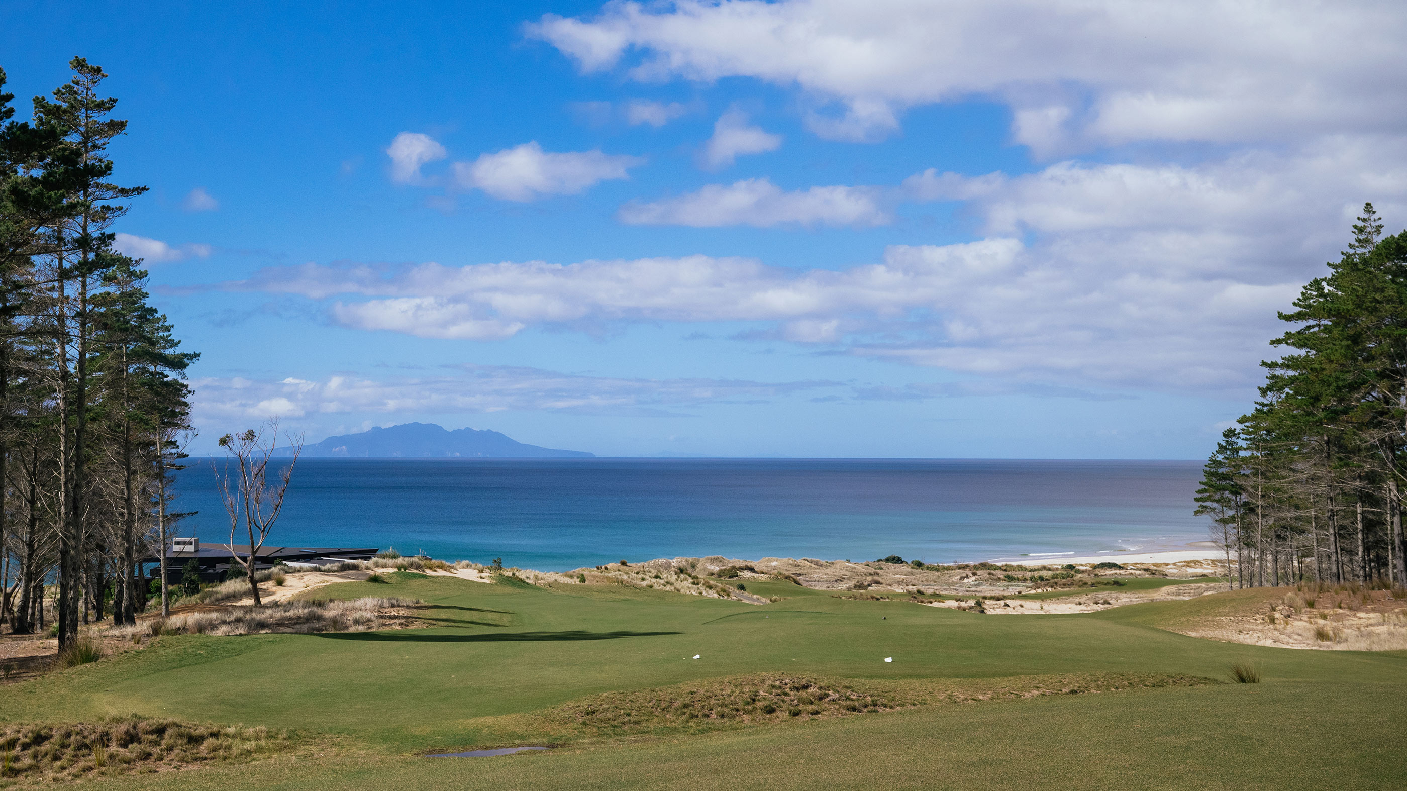The fourth tee shot at Te Arai South (Fried Egg Golf)