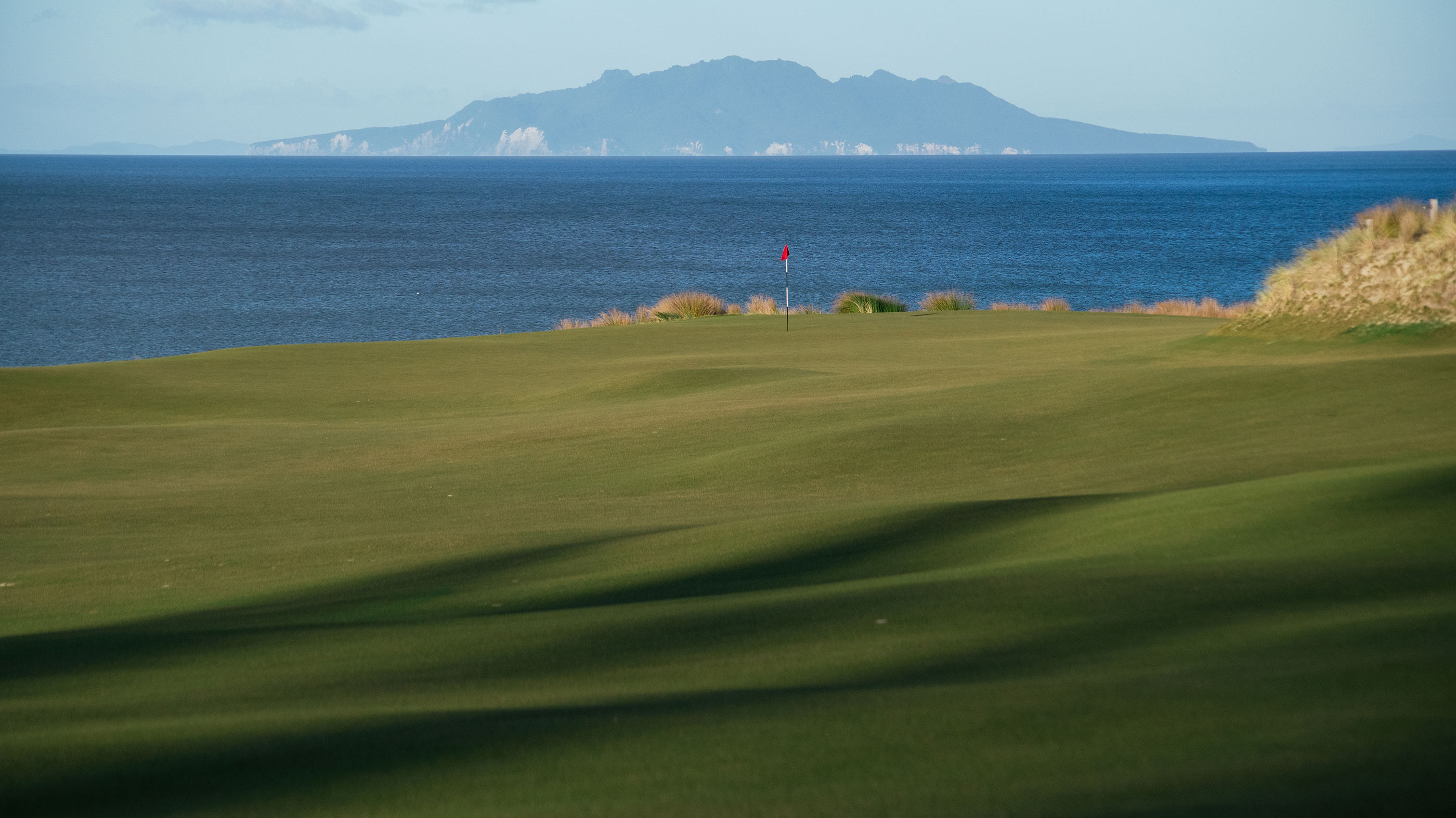The 18th green at Te Arai South (Fried Egg Golf)