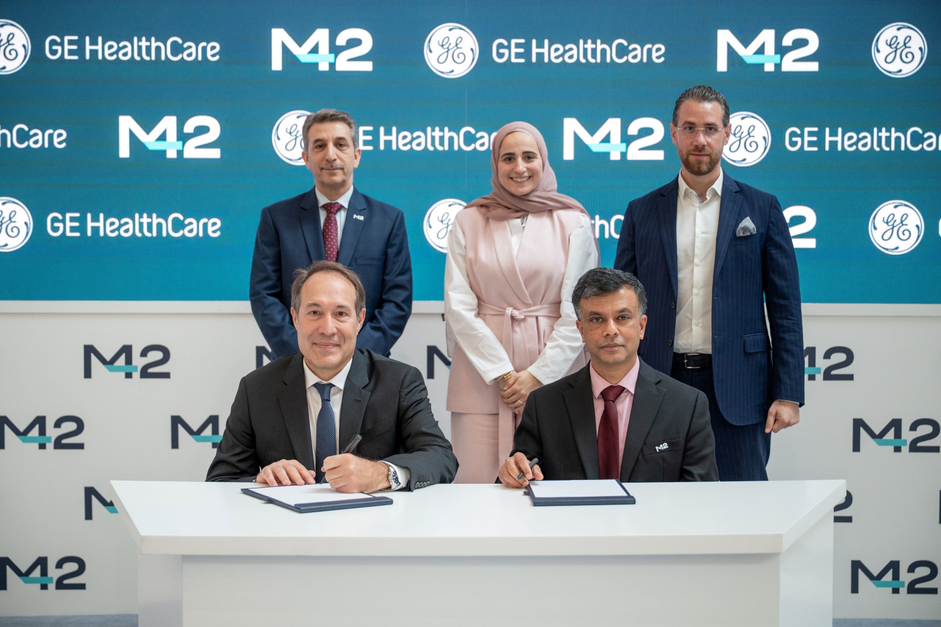Executives from M42 and GE HealthCare sign a partnership agreement to develop AI-powered healthcare and diagnostic solutions in the UAE.