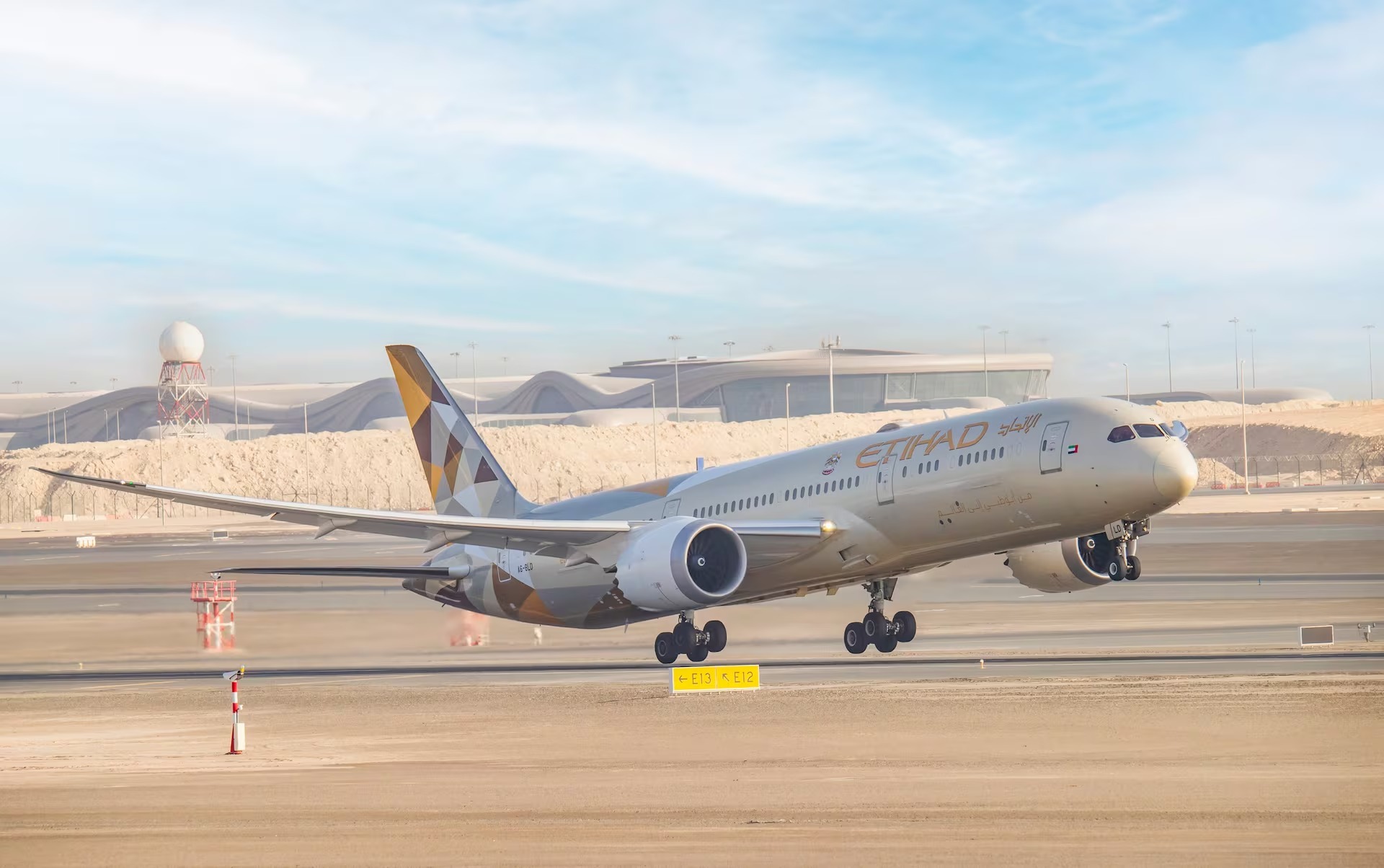 Etihad's Boeing 787-9 Dreamliner takes off in Abu Dhabi