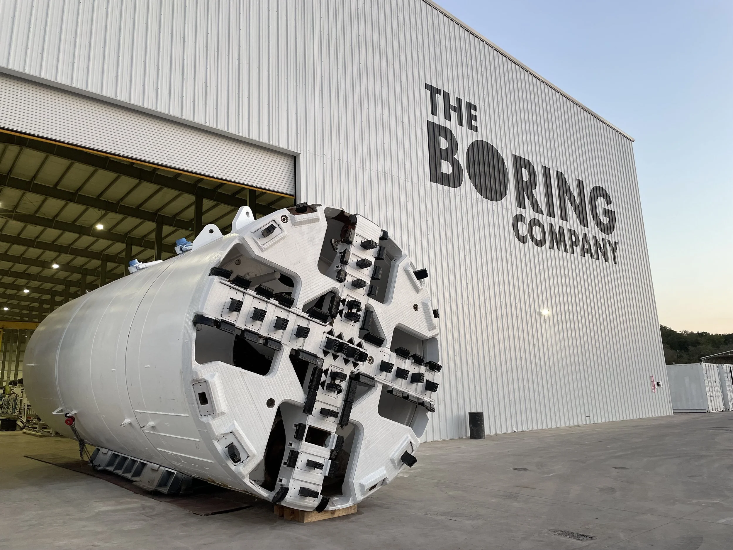 Director General of ADPIC HE Eng. Maysarah Mahmoud Salim Eid and President of The Boring Company Steve Davis sign partnership agreement with DMT Chairman HE Mohamed Ali Al Shorafa as witness 