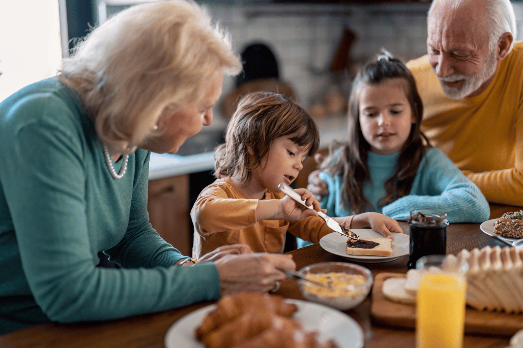 7 Ways Families Stay Connected in Assisted Living