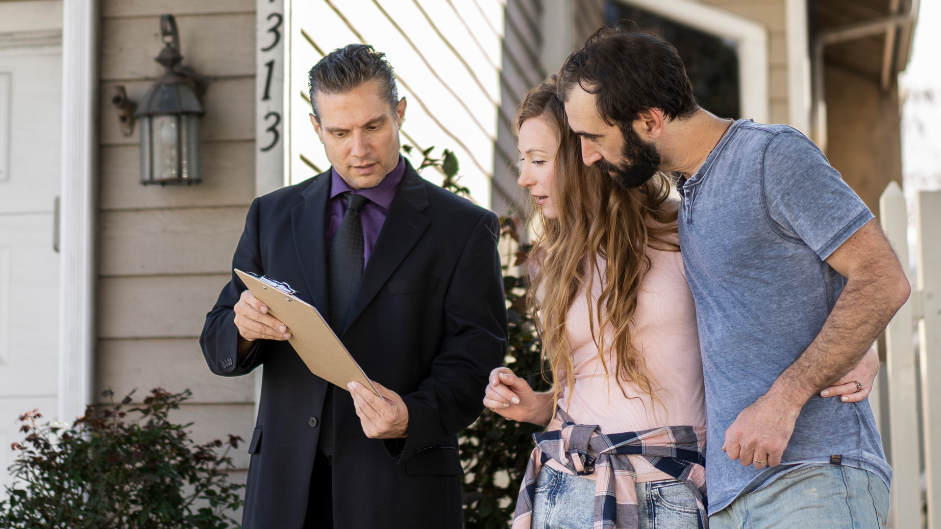 US citizenship themed image, USCIS resumes personal investigations for naturalization applicants